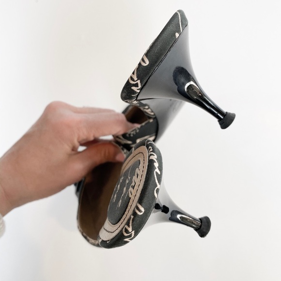 Authentic CHANEL Printed Kitten Heels - Picture 4 of 8